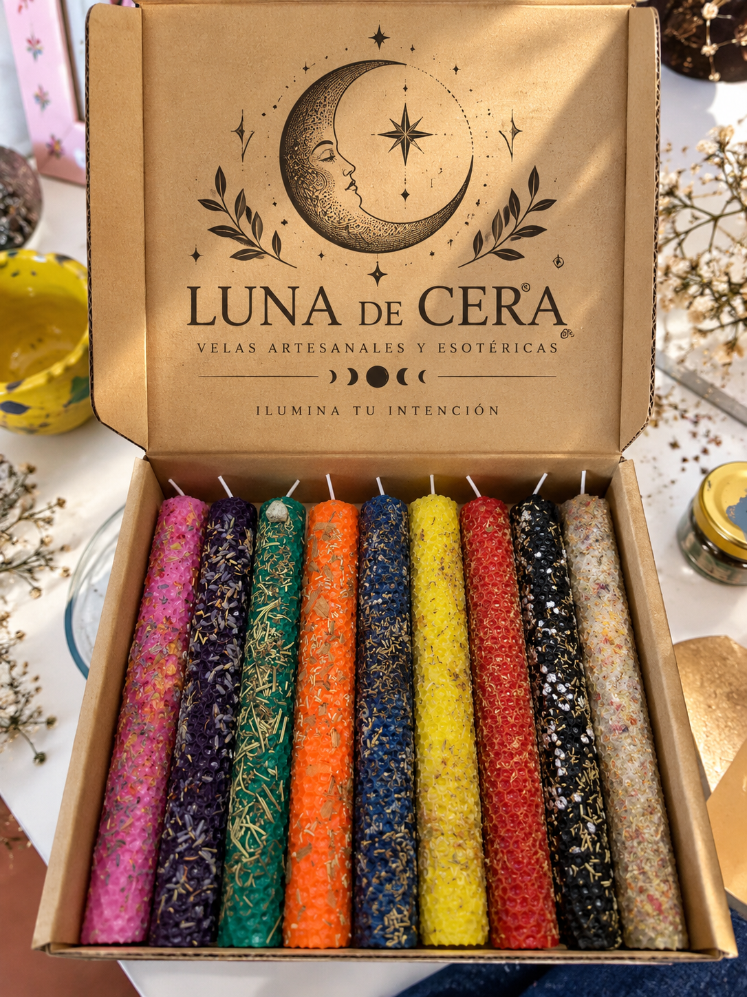 Pack Luna de Cera - caja abierta con las 9 velas de colores